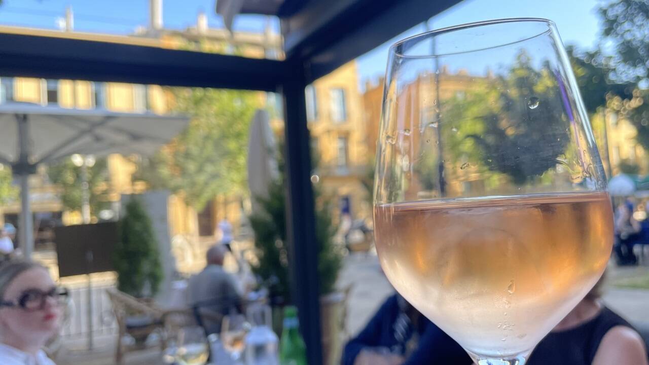 Rund um Aix werden einige der besten Roséweine Frankreichs produziert. 