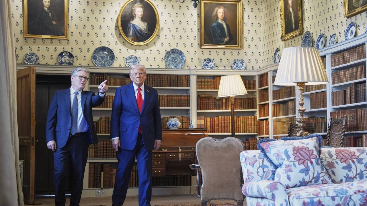 Der britische Premier Keir Starmer und US-Präsident Donald Trump trafen einander am Donnerstag auf Chequers, dem offiziellen Landsitz der britischen Regierungschefs in der Grafschaft Buckinghamshire. 