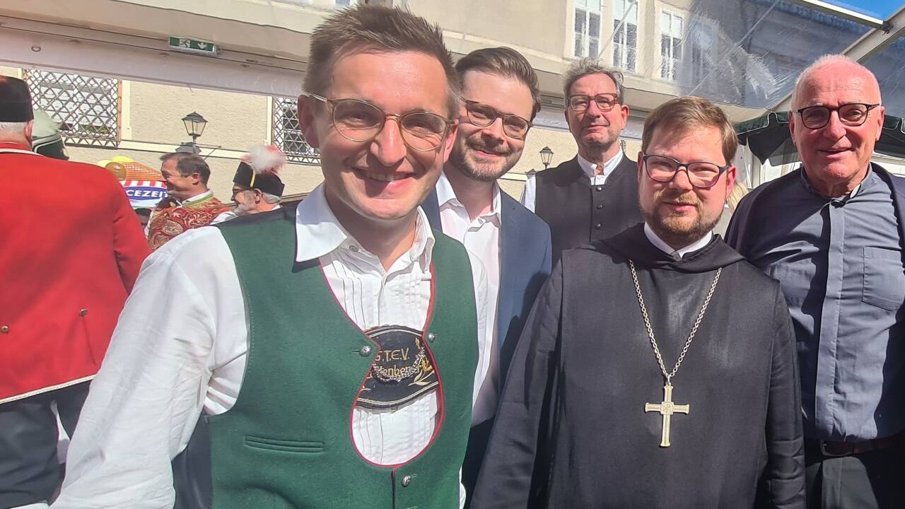 Dominik Elmer, Numismatiker Johannes Hartner, Erzabt Jakob Auer und Pfarrer Alois Dürlinger (v.l.).  