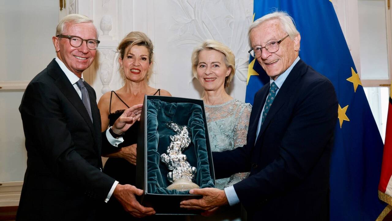 Der frühere Landeshauptmann Wilfried Haslauer, Preisträgerin Anne-Sophie Mutter, EU-Kommissionspräsidentin Ursula von der Leyen und Altkanzler Wolfgang Schüssel. 