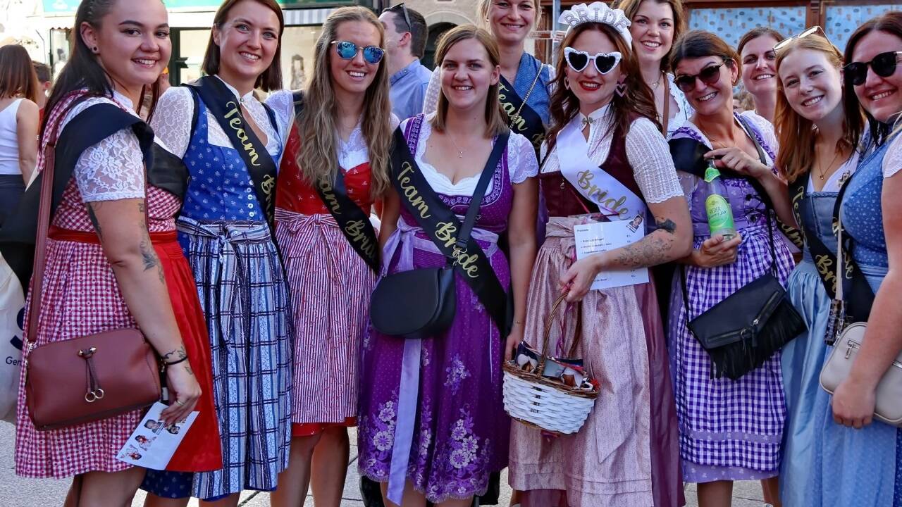 Poltergruppen feierten den Junggesellenabschied am Salzburger Rupertikirtag.  