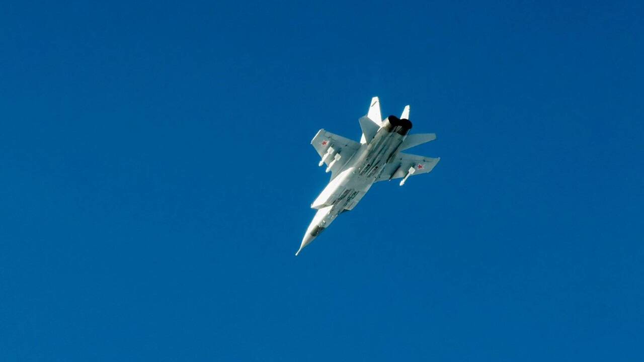 Eine Aufnahme der schwedischen Luftwaffe zeigt einen russischen Kampfjet im Luftraum des Nato-Mitgliedes Estland.  