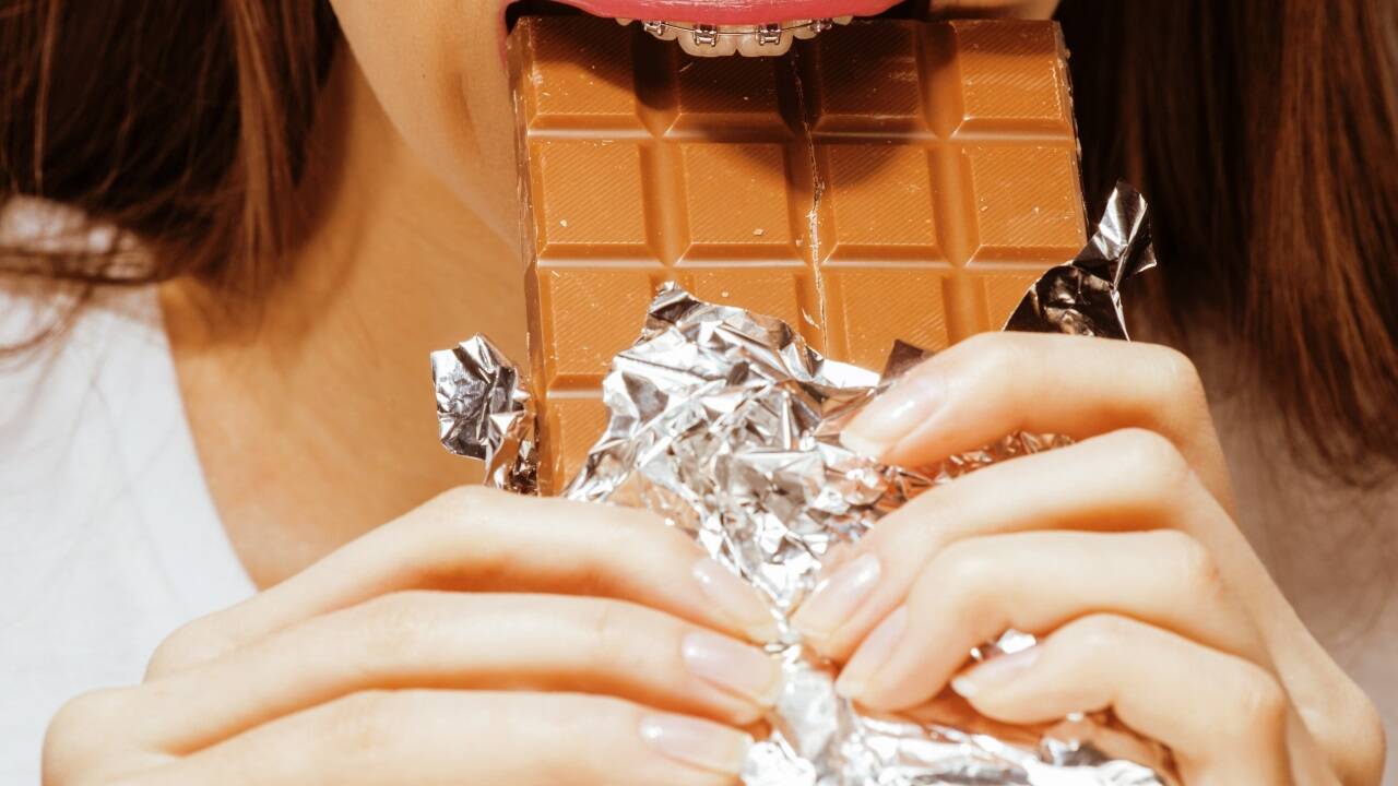 Übermäßiges Essen ist Forschern zufolge ein wesentlicher Faktor für Fettleibigkeit (Symbolbild).  