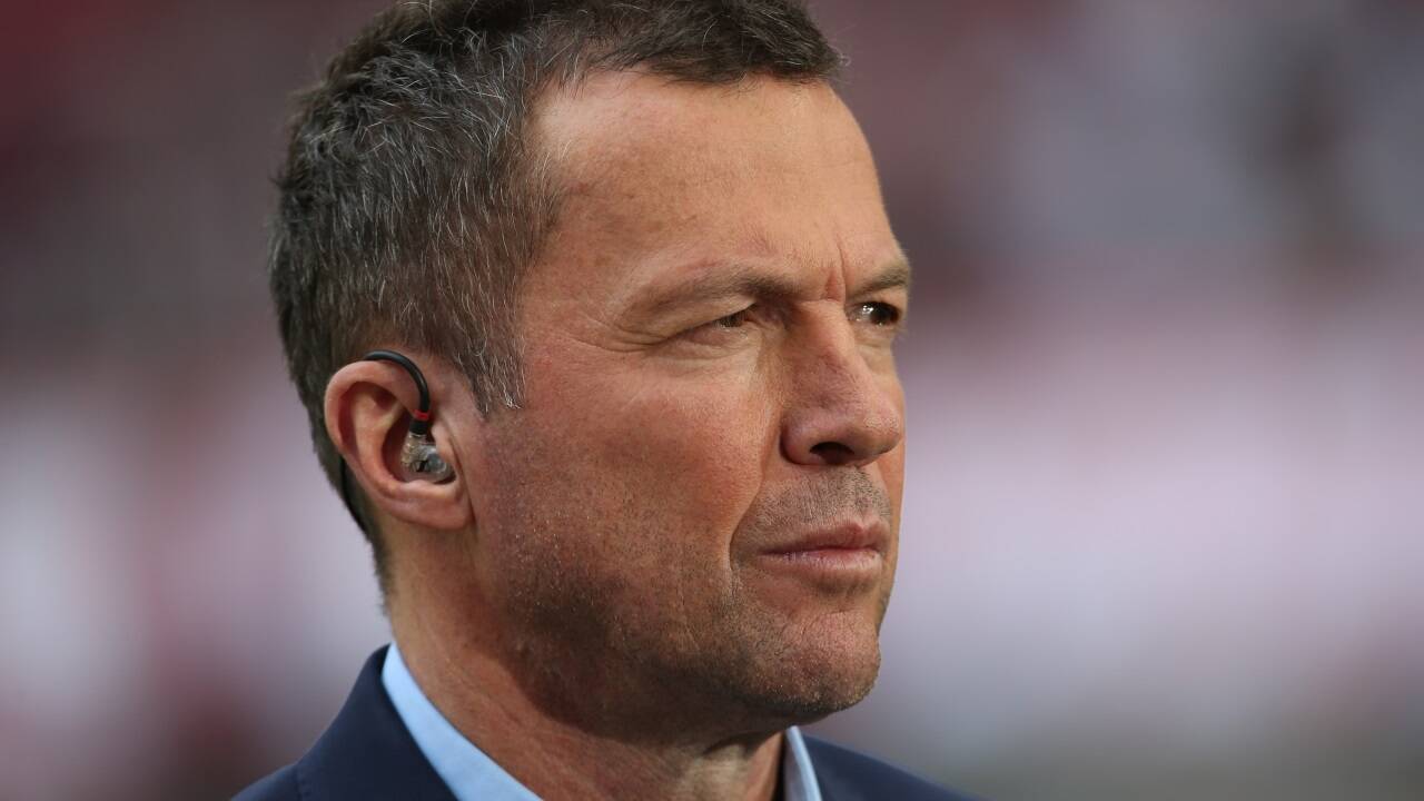 Als Sky-Experte ist Lothar Matthäus auch mit 64 Jahren immer noch sehr nah dran am Fußball.  