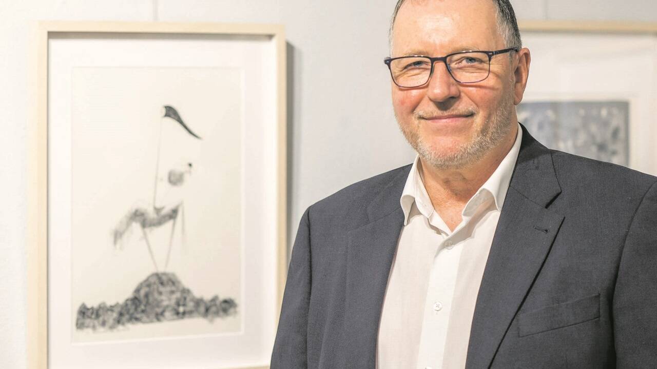 Paul Seifert vor seinen Zeichnungen. In letzter Zeit hat ihn vor allem Don Quijote inspiriert.  Paul Seifert vor seinen Zeichnungen. In letzter Zeit hat ihn vor allem Don Quijote inspiriert.