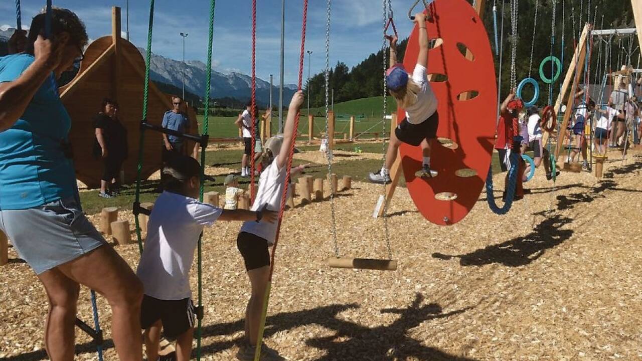 Verschiedenste Geräte stehen im neuen Motorikpark zur Verfügung.  