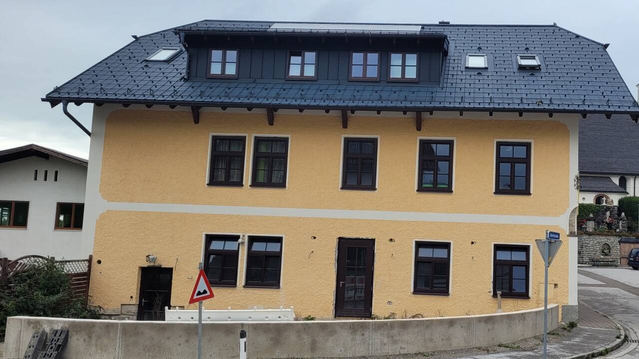 Das alte Volksschulgebäude in Koppl soll ein Lokal beherbergen. 