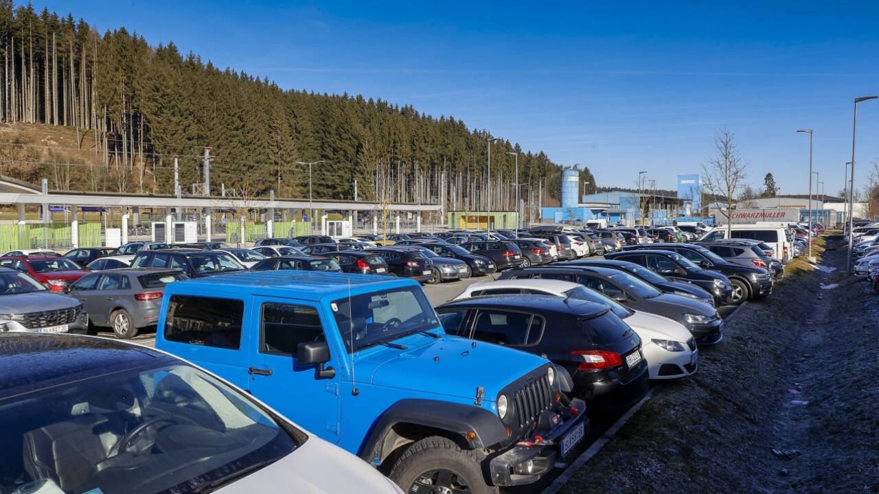 Die Parkplätze beim Bahnhof Neumarkt sind meistens sehr gut ausgelastet. 