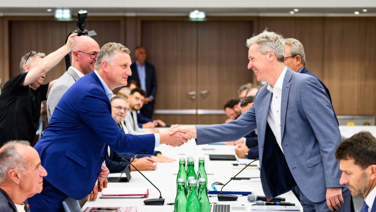 Reinhold Binder (PRO-GE) und der Obmann des Fachverbandes der Metalltechnischen Industrie, Christian Knill, fanden schnell einen Kompromiss.  