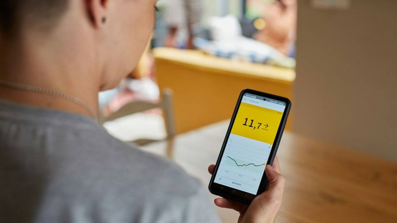 Diabetiker müssen ihren Blutzucker- und Insulinspiegel häufig testen.  