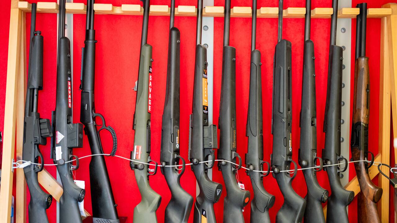 Das Mindestalter für den Kauf von Waffen soll erhöht werden, aber nicht für alle.  