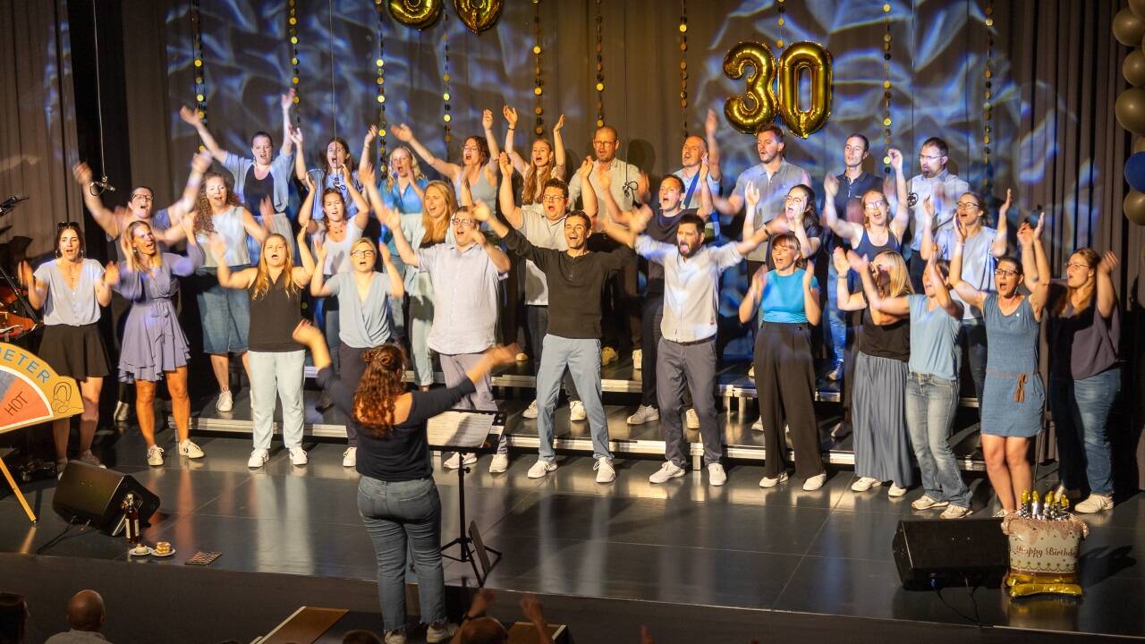 Beim Konzert in der Bachschmiede präsentierte der Chor sein neues Outfit. 