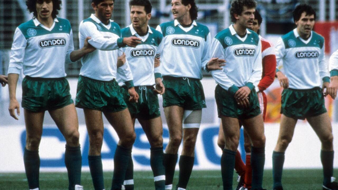 Kondomwerbung beim FC Homburg, 1987 untragbar für den DFB.  
