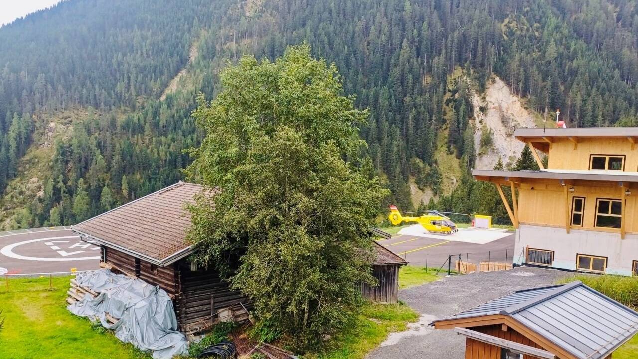 Hier eine Impression noch vor Übungsbeginn. Rechts ist ein Teil des neuen Gebäudes zu sehen.  