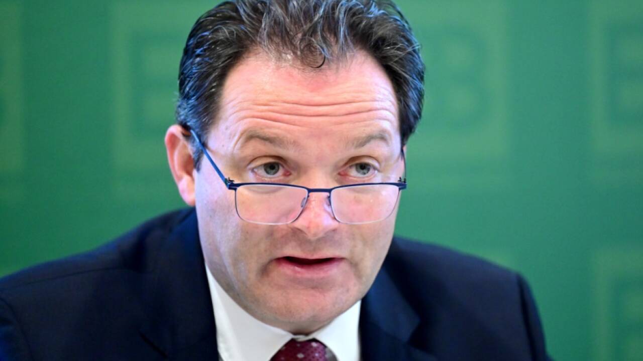 Totschnig sucht nach Maßnahmen gegen Brände durch Akkus und Batterien 