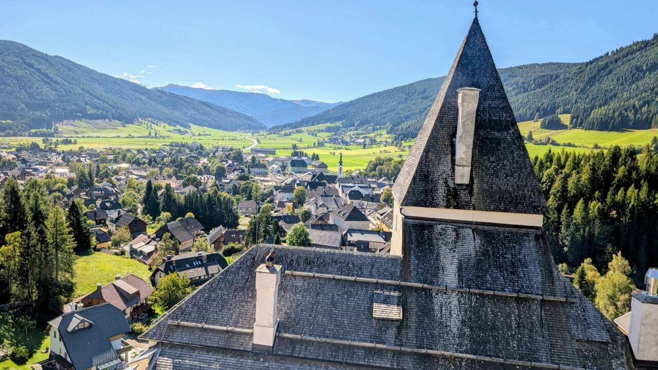 Blick vom Wehrturm in Richtung Mauterndorf.  