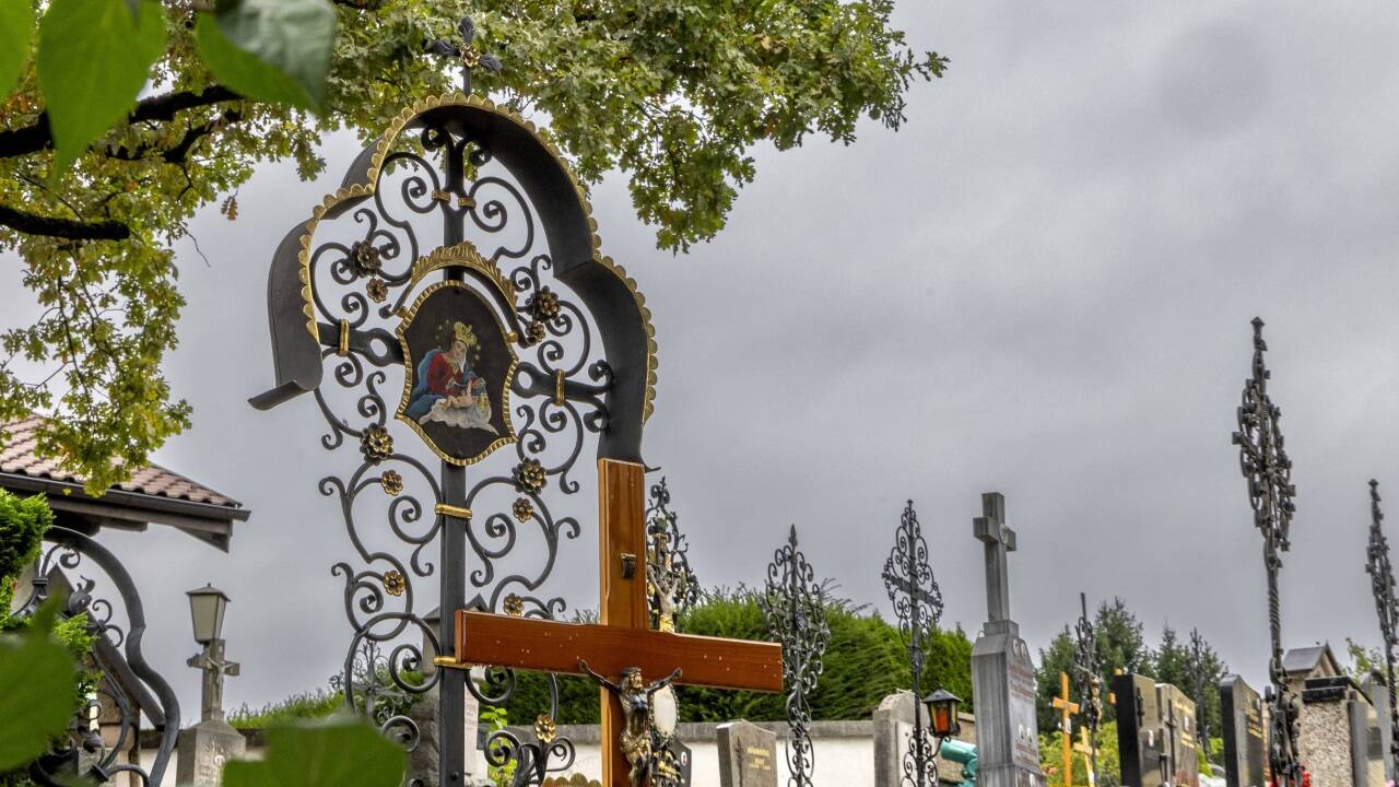 Der Vorfall ereignete sich Ende Juli auf dem Lieferinger Friedhof. 