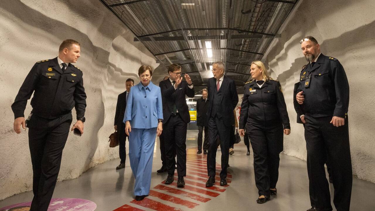 Bundespräsident Alexander Van der Bellen hat im im April in Helsinki die unterirdische Freizeit-und Sportanlage Merihaka besucht, die im Notfall als Bunker genutzt werden kann.  