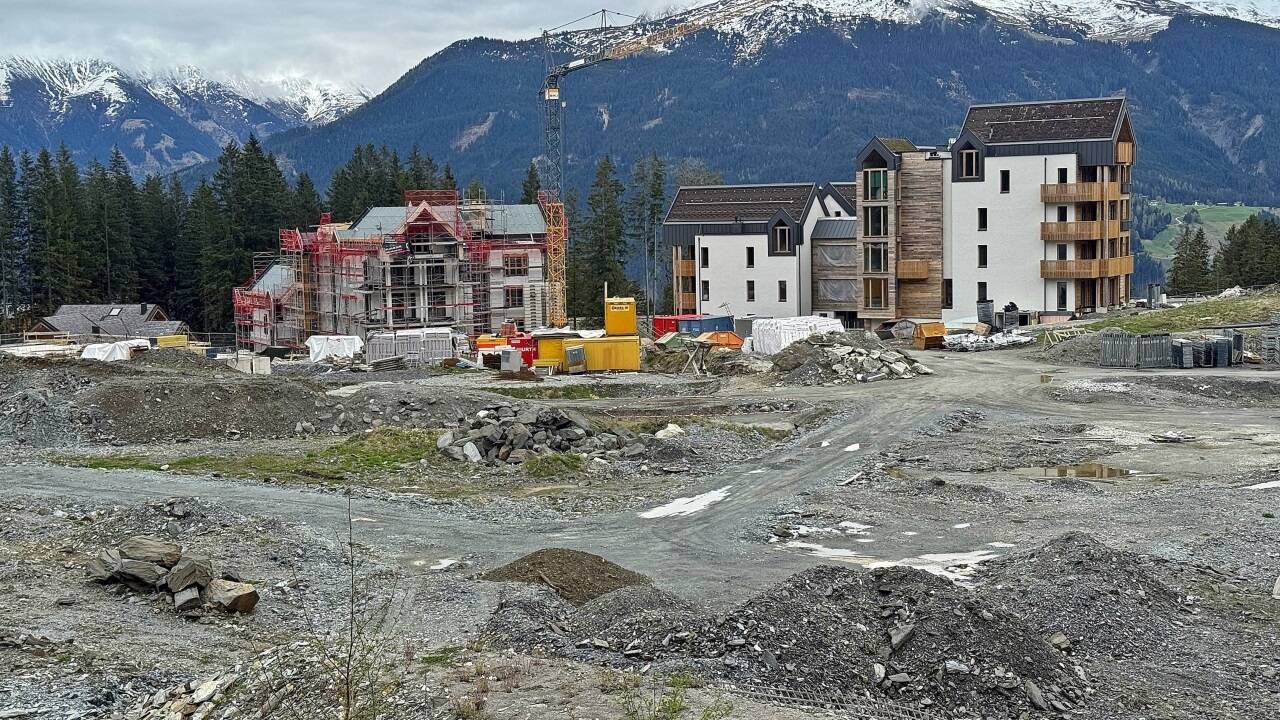 Das Chalet-Projekt 'Six Senses' auf dem Pass Thurn in der Gemeinde Mittersill am 26. April 2025. 