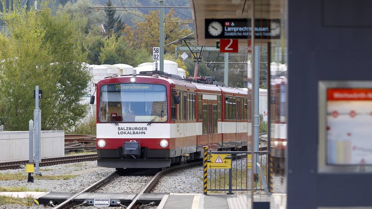Aufgrund eines Oberleitungsschadens wurde ein Schienenersatzverkehr eingerichtet (Symbolbild).  