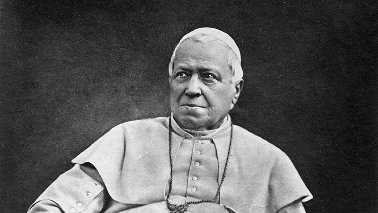 1870: In einer von Papst Pius IX. nicht anerkannten Volksabstimmung entscheiden sich die Einwohner Roms für die Vereinigung mit dem Königreich Italien. Damit hört der Kirchenstaat zu bestehen auf, Rom wird italienische Hauptstadt. 
