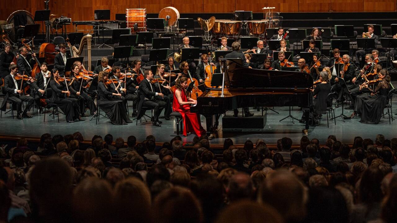 Angela Hewitt gestaltet den Solistenpart in Mozarts C-Dur-Klavierkonzert 