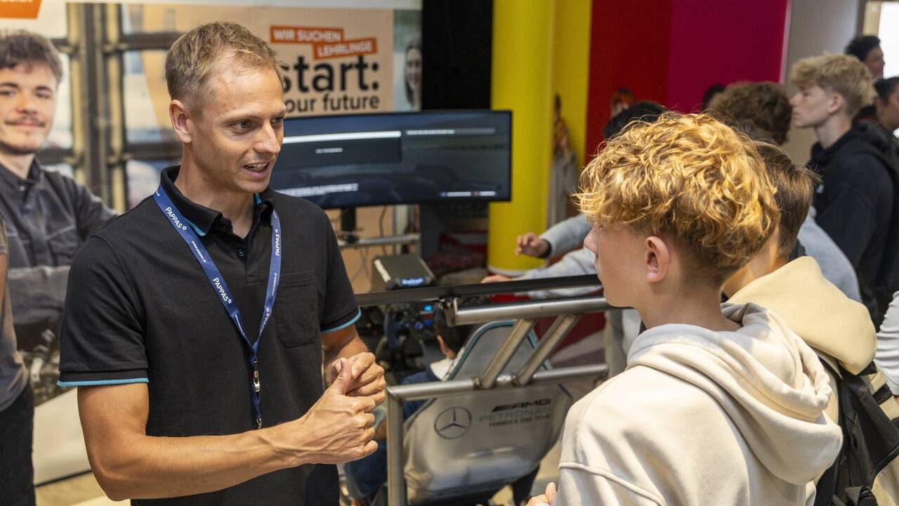 Am Stand von Pappas kam man mit den Fachkräften von morgen ins Gespräch.  
