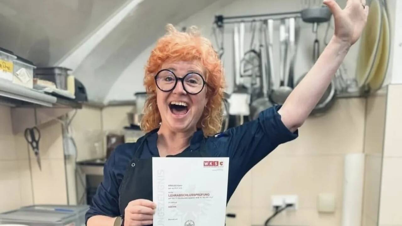 Karin Krauss bestand die Lehrabschlussprüfung in der Blauen Gans mit Auszeichnung.  