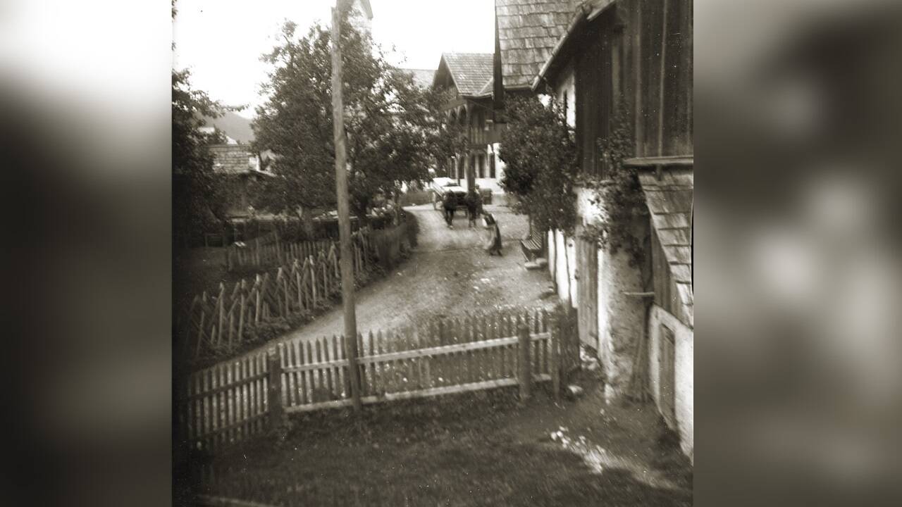Rußbach, den Saagbichl hinauf, mit Saaghaus und Höllhaus; ca. 1900 – 1915  