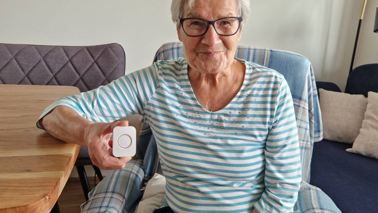 Ulla Pfister ist Anfang August ins Betreute Wohnen in Thalgau gezogen. Mit dem „Livy Care“ hat sie sich schnell angefreundet.  