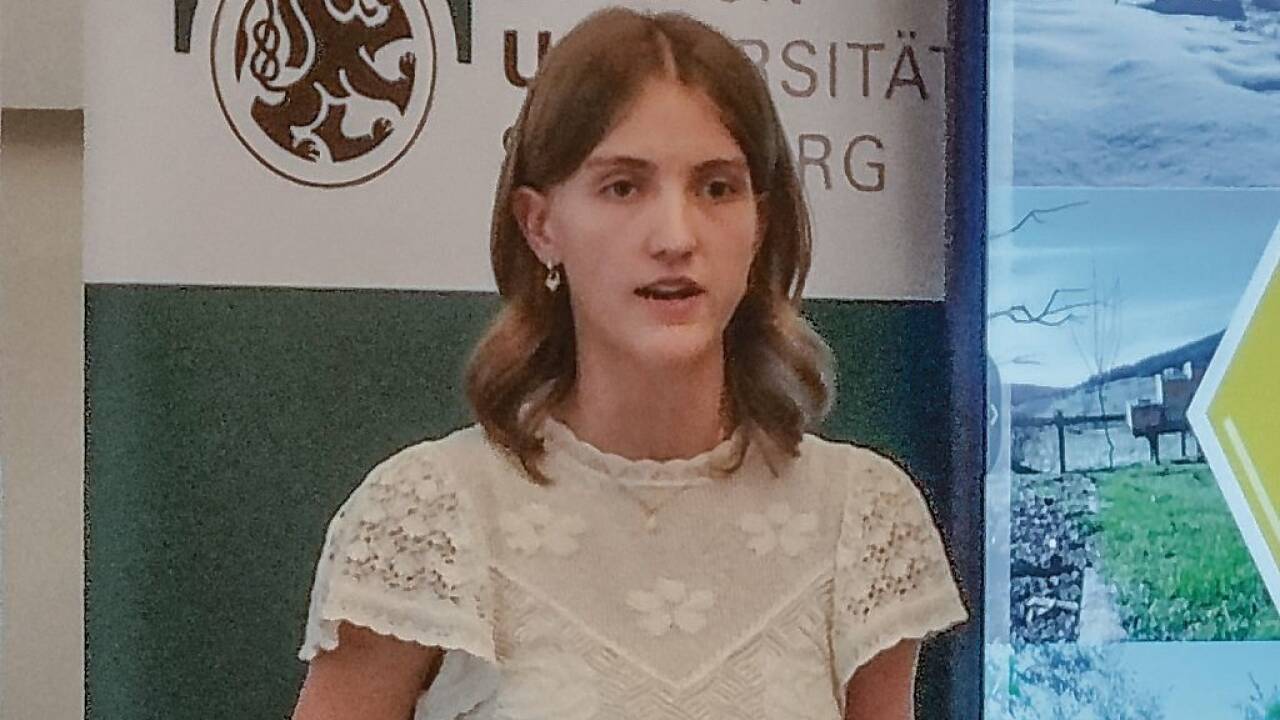 Katharina Heiß beobachtete als passionierte Imkerin ein Jahr lang mit digitalen Messgeräten einen ihrer Bienenstöcke und zog aus den Ergebnissen ihre Schlüsse für Optimierungen in der Imkerei. 