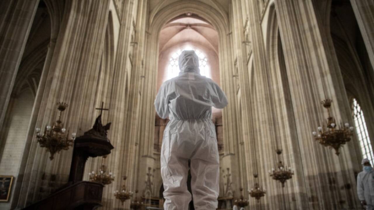Das absichtlich gelegte Feuer in der Kathedrale schockierte Frankreich 