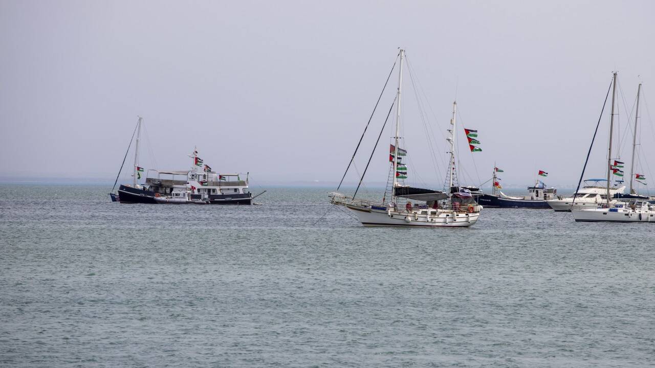 Laut der Webseite der Hilfsflotte hatten sich am Freitag 52 Boote dem Konvoi angeschlossen. 