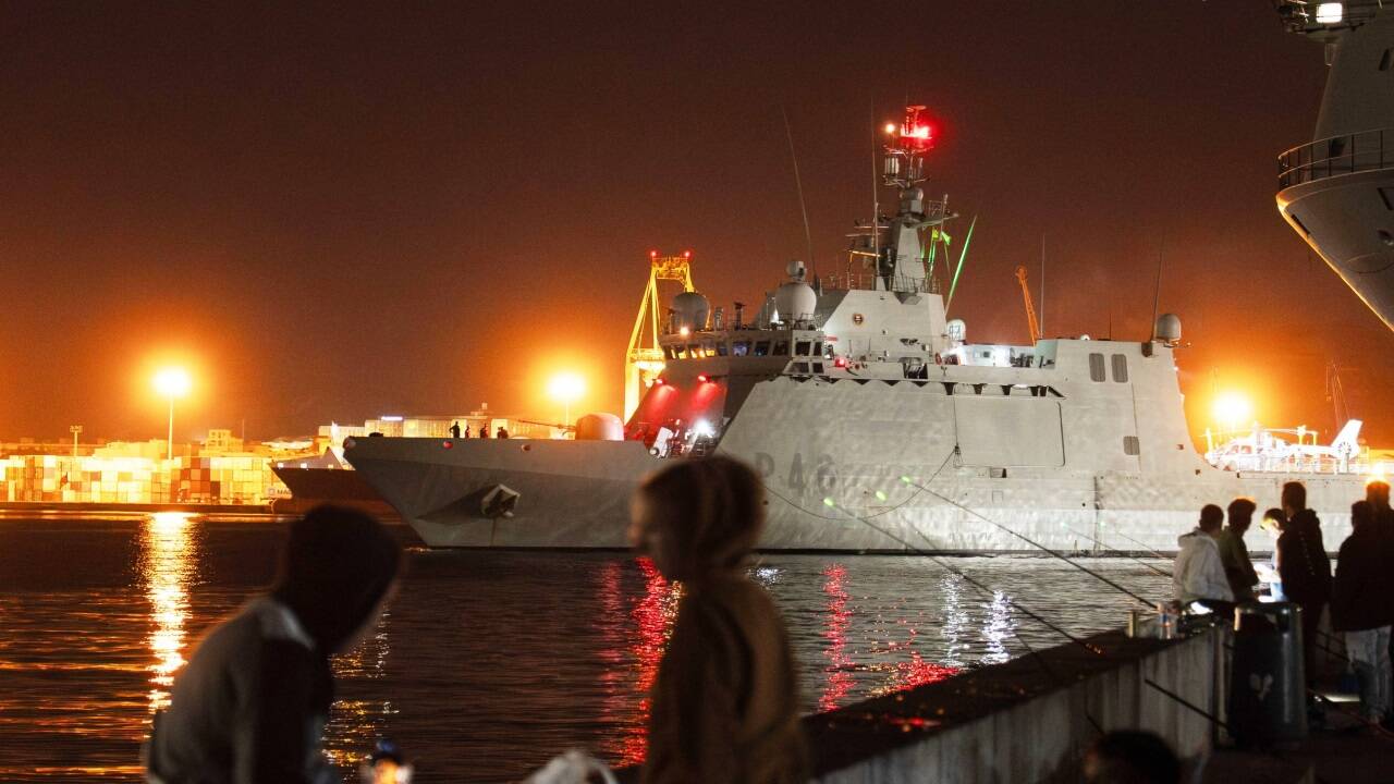 Spanien schickt ein Kriegsschiff ins Mittelmeer. 