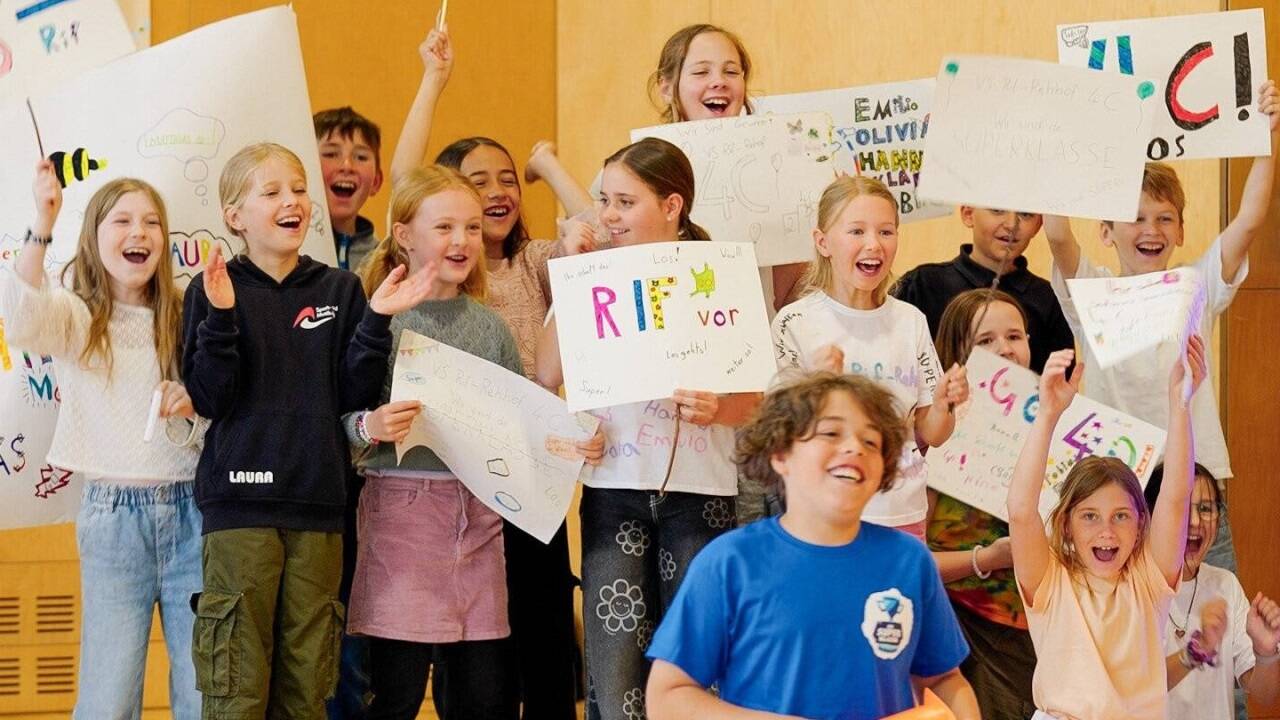 Die Volksschule Rif-Rehhof gegen die Praxisvolksschule Salzburg: die besten Impressionen zum Durchklicken. 