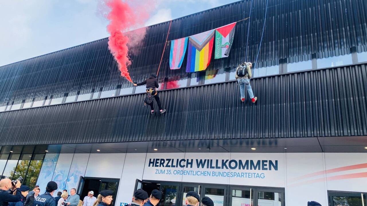 Pro-Palästina-Aktion vor dem Bundesparteitag der FPÖ beim Messezentrum. 