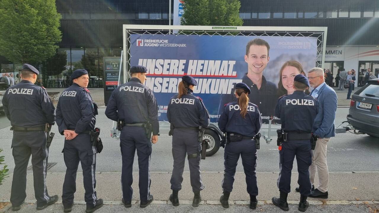 Die Polizei im Einsatz. 