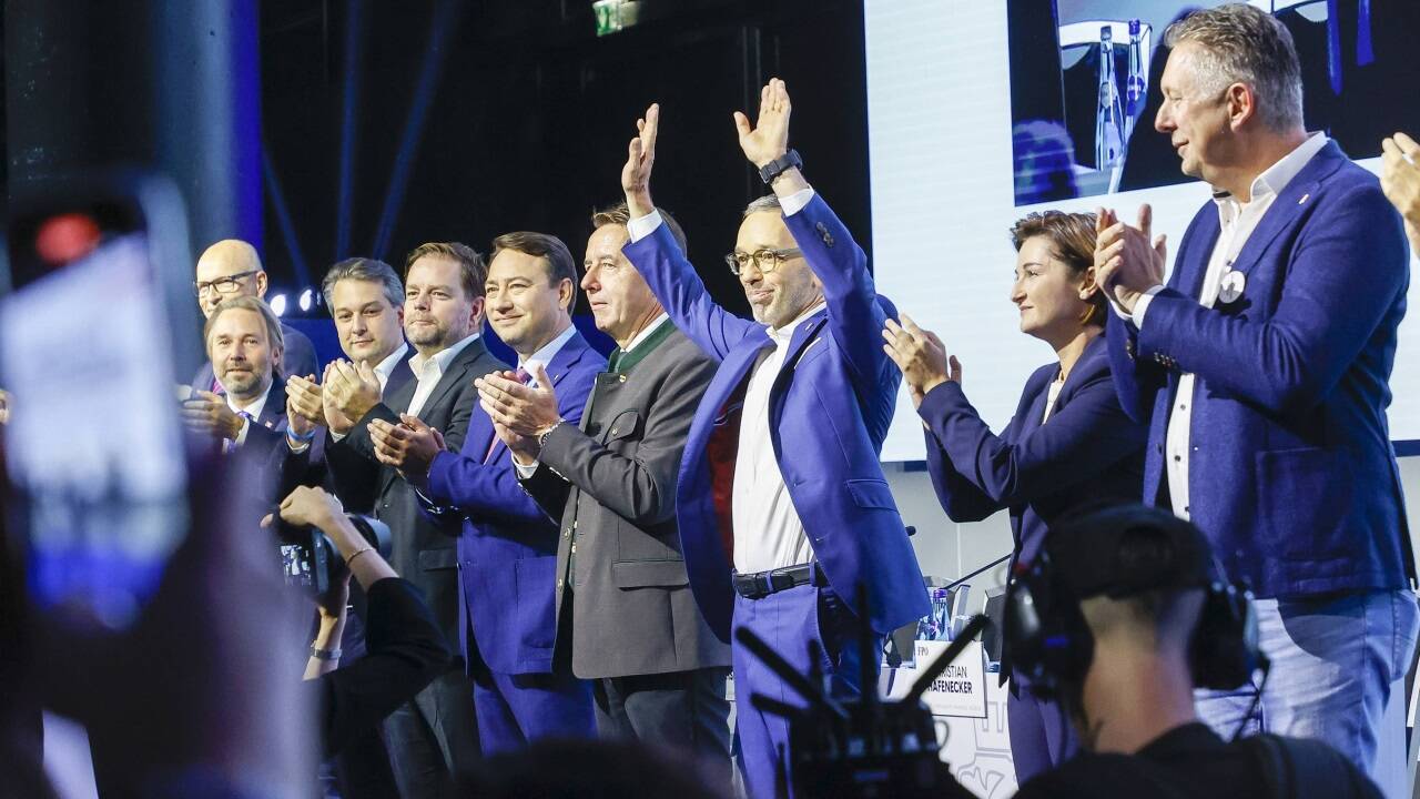FPÖ-Chef Herbert Kickl an der Seite seiner Landesparteichefs beim Bundespartei tag in Salzburg. FPÖ-Chef Herbert Kickl an der Seite seiner Landesparteichefs beim Bundespartei tag in Salzburg.