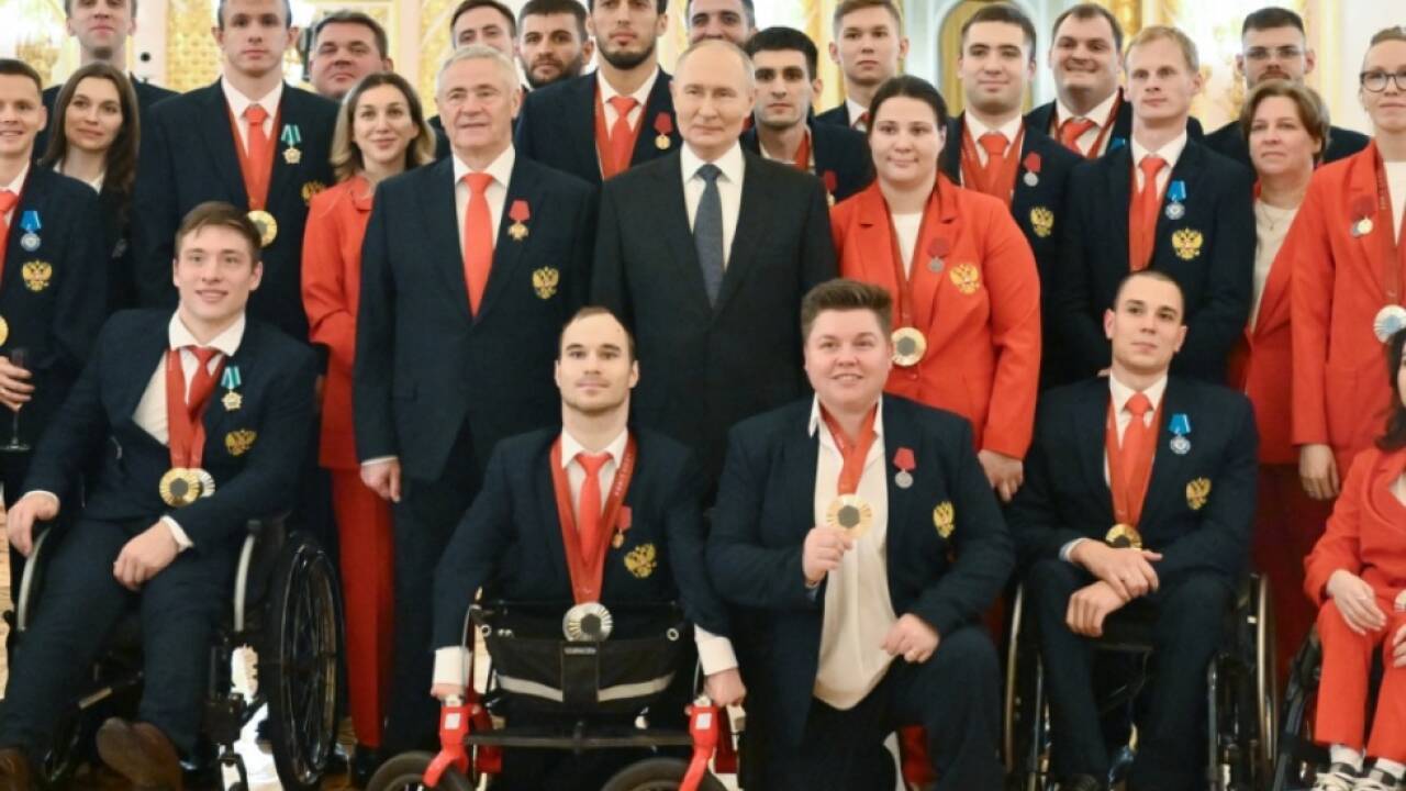 Russlands Präsident Putin bei einer Ehrung erfolgreicher Para-Athleten Russlands Präsident Putin bei einer Ehrung erfolgreicher Para-Athleten