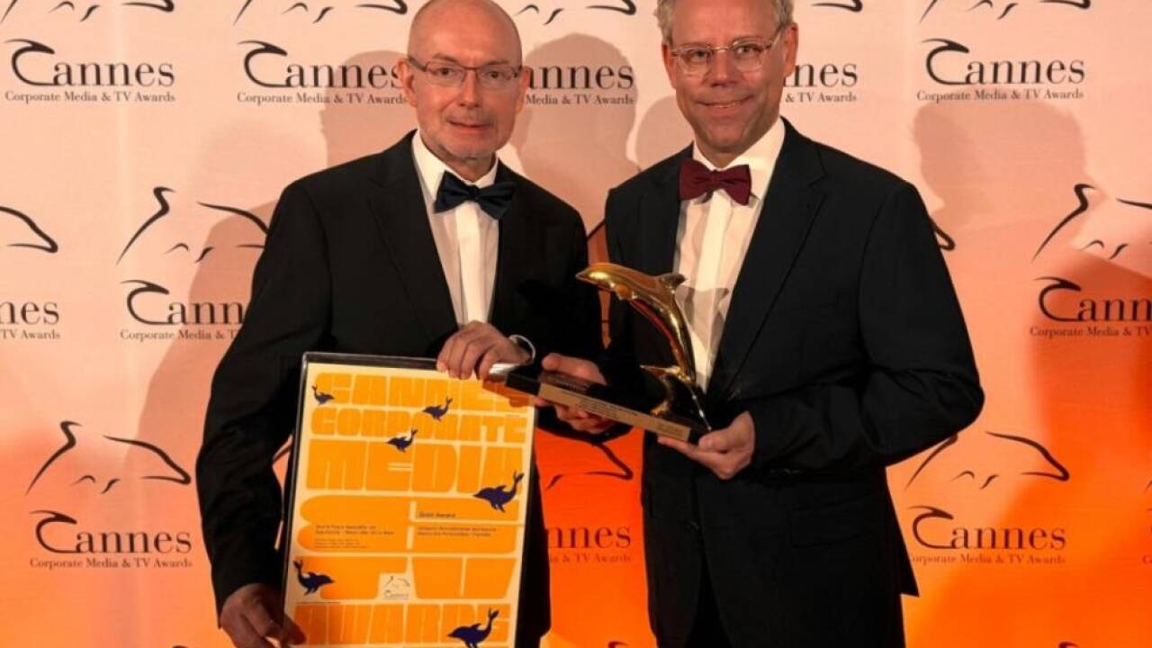 Martin Frey (l.) und Philipp Graf mit ihrem Delphin 