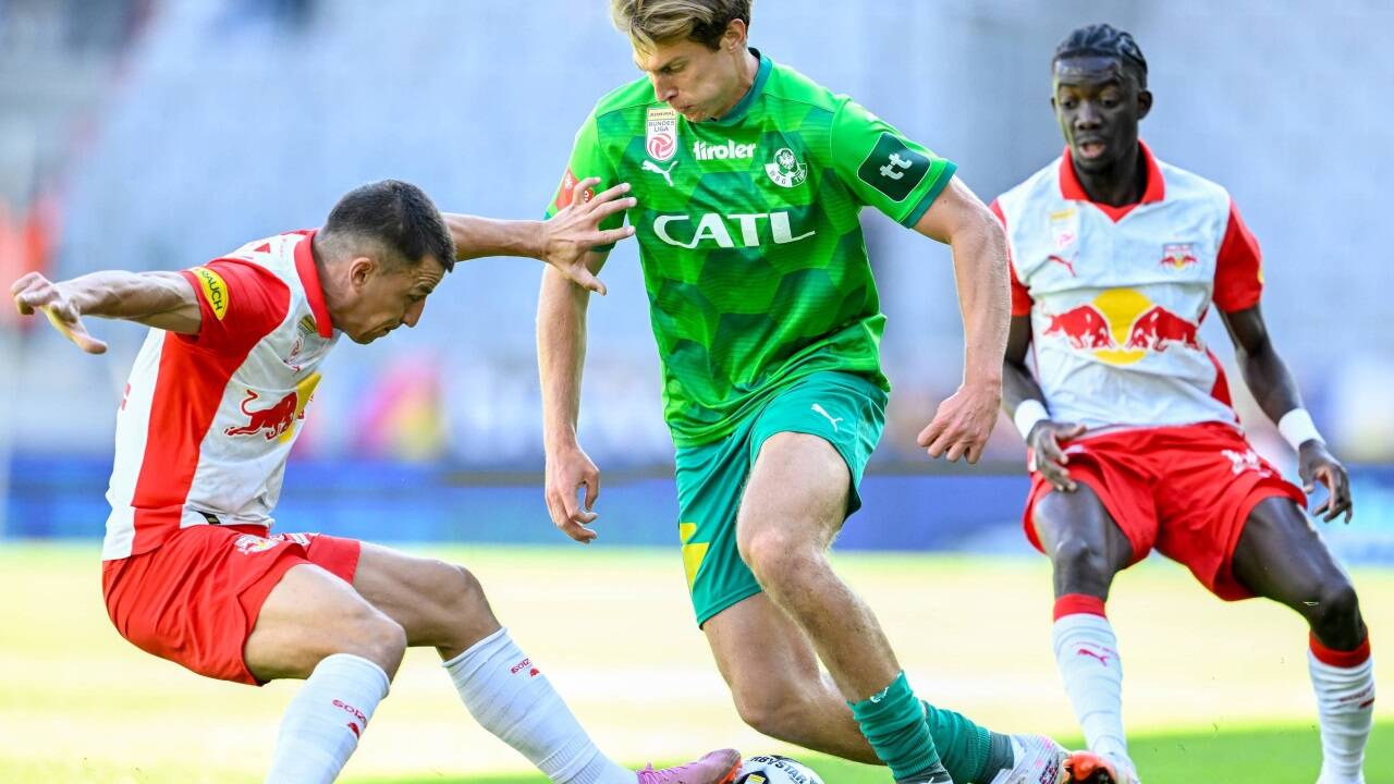 Stefan Lainer (l.) und Moussa Yeo konnten einen 2:1-Sieg bejubeln.  