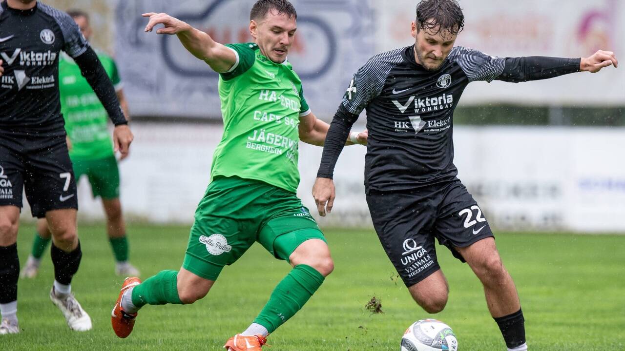 Daniel Jezercic (rechts) traf sehenswert zum Heimsieg in der Salzburger Liga. 