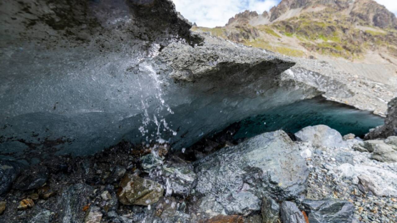 Massiv tauende Restgletscher zeigen hiesige Erwärmung an 