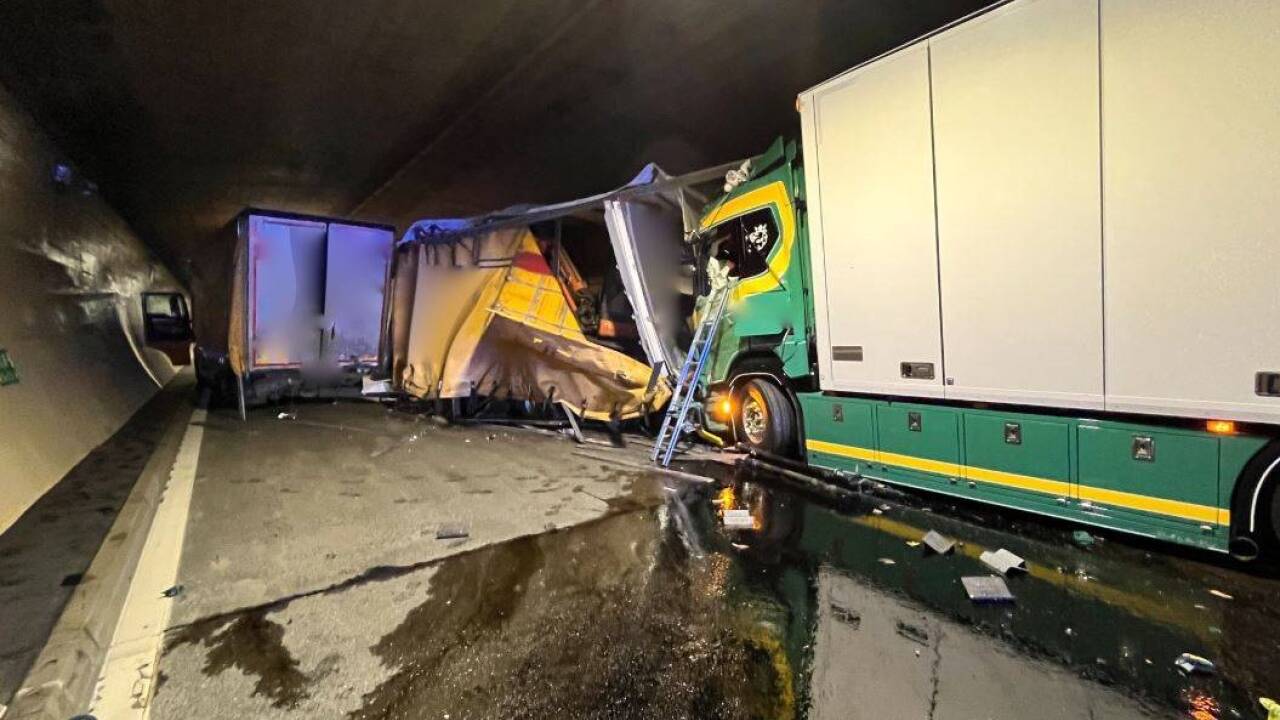 AN den Lkw entstand ein erheblicher Schaden.  