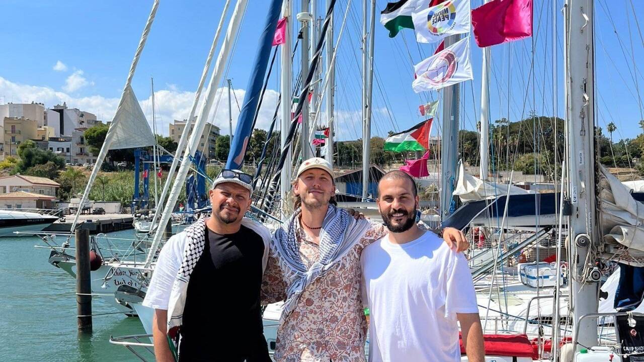 Juli Schütter mit den beiden Österreichern Ashraf und Erol, die auch in der Flotte sind.  