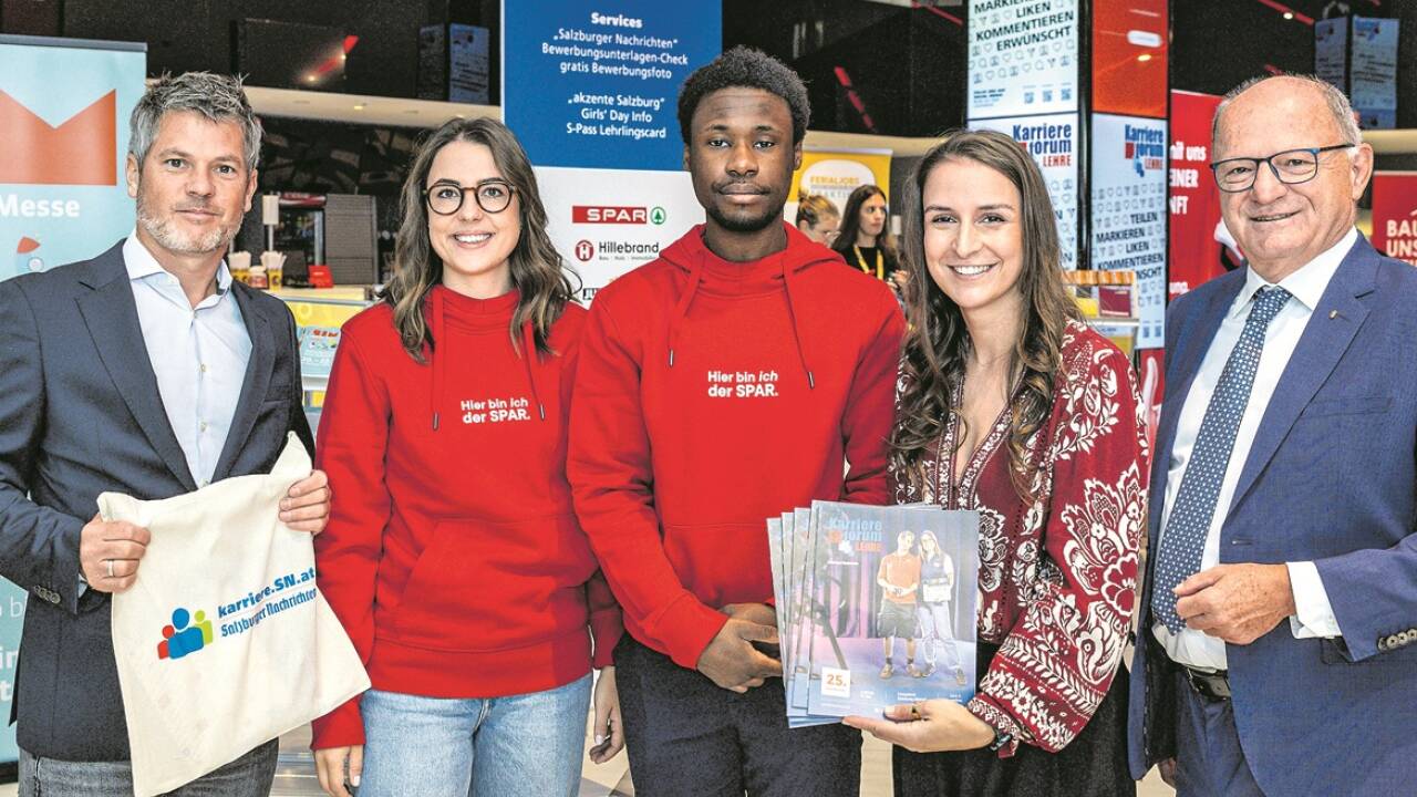 Zufrieden mit der Veranstaltung: Bernd Ellmauer (SN), Magdalena Kranz und David Wa-tshibangu (beide Spar), Dorine Bärenthaler (SN) und Bildungsdirektor Rudolf Mair (von links).  
