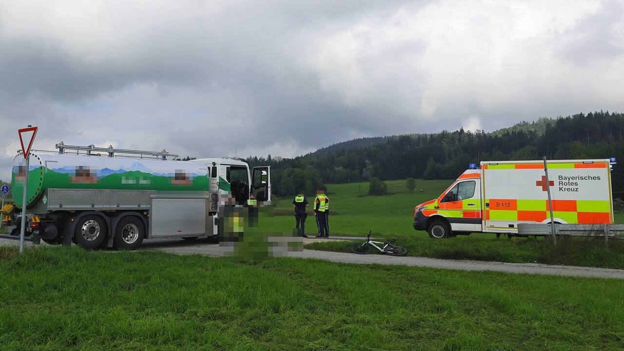 Der Radfahrer erlitt bei dem Unfall schwere Verletzungen. 