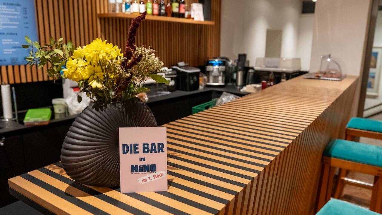 Gratis-Drink zur Eröffnung: DIE BAR im DAS KINO. 