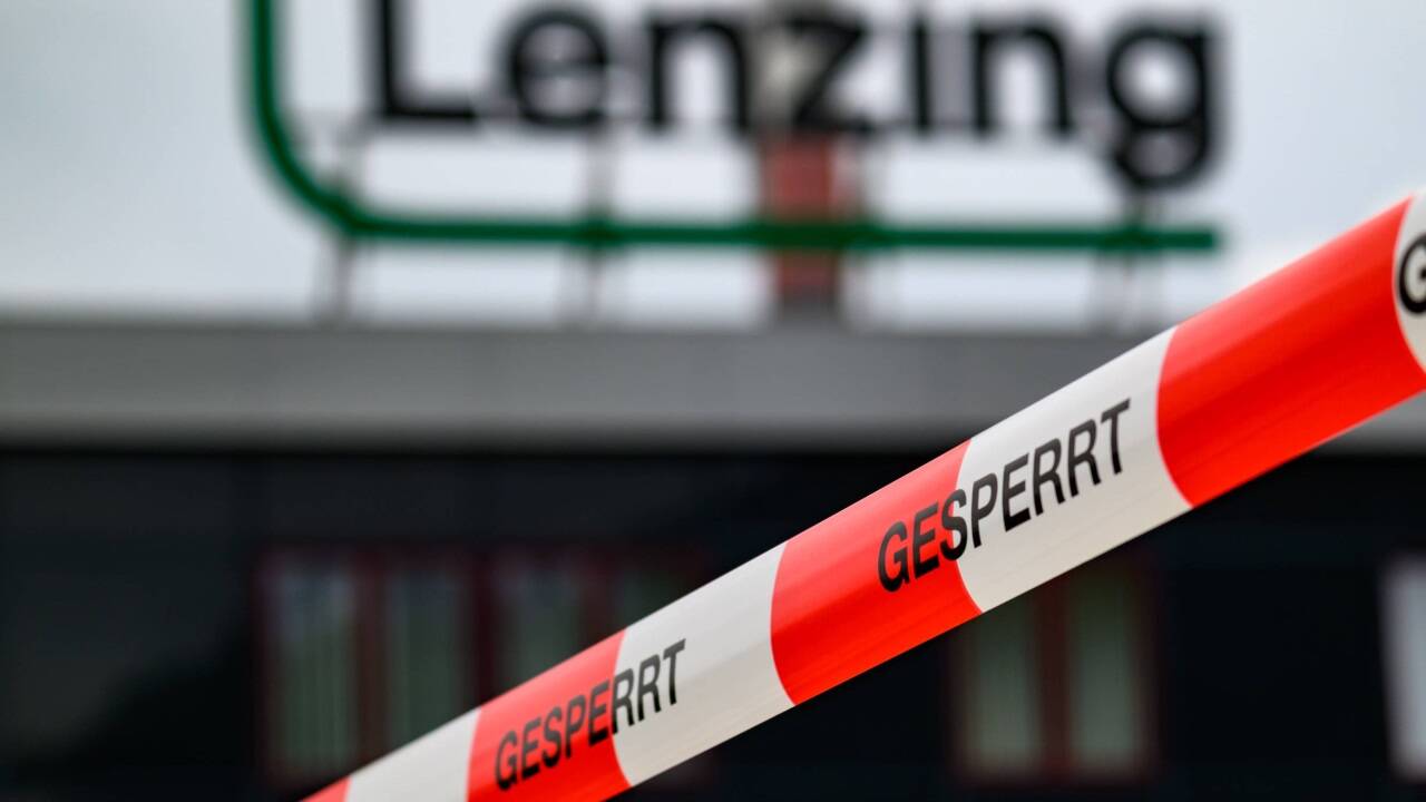 Hunderte Arbeitsplätze gehen bei Lenzing verloren.  