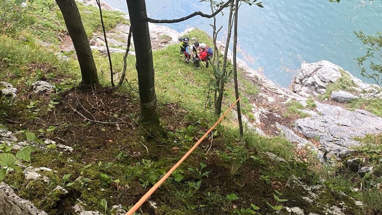 Die verbliebenen Touristinnen wurden von der Bergrettung Gosau gesichert. 